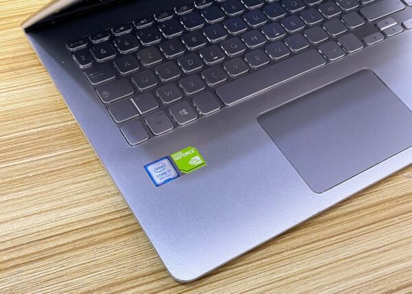 Asus Vivobook S15 X530UN core i7
Double graphique : Intel UHD graphics 620 + NVIDIA GeForce MX150 dédié 2Go GDDR5 – Image 3