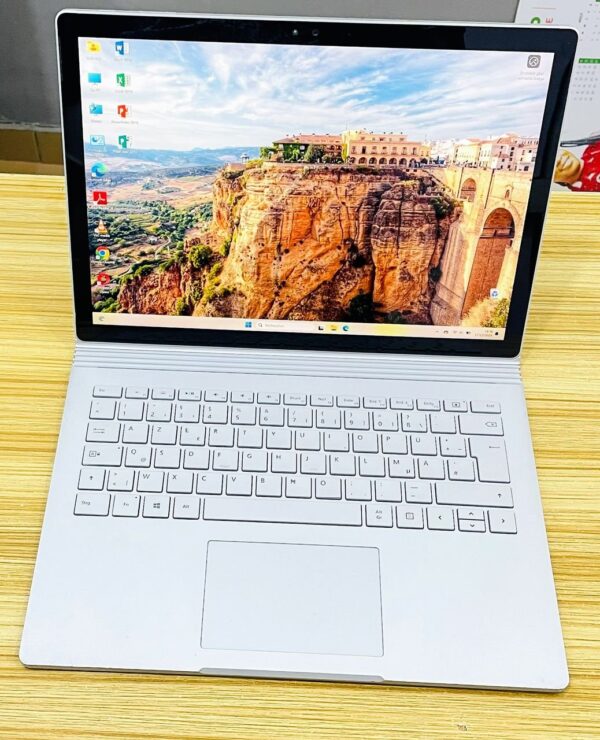 Surface Book core i5 – Image 3