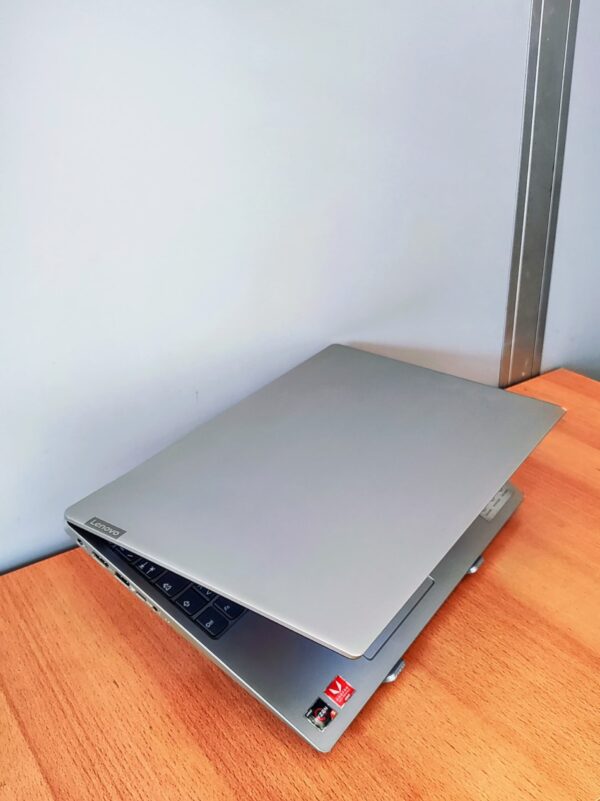 Lenovo IdeaPad 330S AMD Ryzen5 (core i7) – Image 3