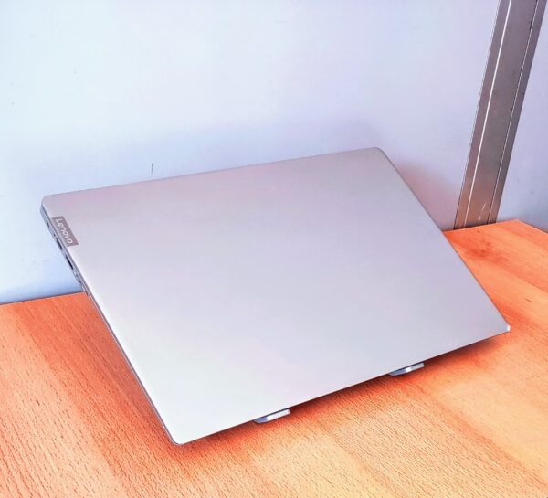 Lenovo IdeaPad 330S AMD Ryzen5 (core i7) – Image 2