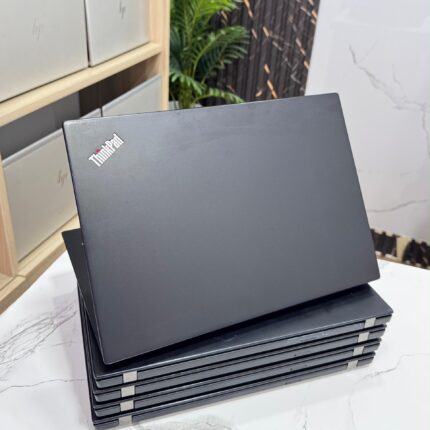 Lenovo Thinkpad X390  core i5 ultra slim, léger fin et très clean. PC ultra performant et très résistant
8th génération